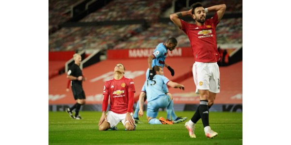 Il rapporto tra l'allenatore del West Ham United David Moyes e il Manchester United